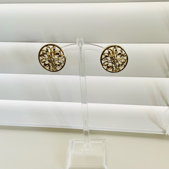 Vintage Celebrity floral medallion earrings - Picture 6 of 6